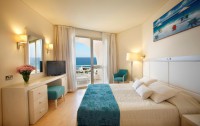   Golden Coast Beach Hotel 4*  7