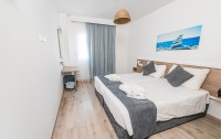   Golden Star Beach Hotel Apts 4*  6