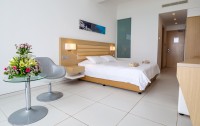   Vrissaki Beach Hotel 4*  6