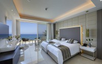   Chrysomare Beach Hotel & Resort 5*  7