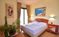   Saranda International 3*  11