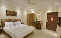   Joecons Beach Resort 3*  10