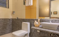   Quality Inn Ocean Palms 4*  12