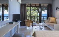   Aeolos Beach Resort 4*  11