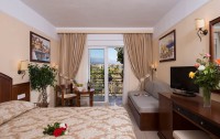 Vantaris Beach Hotel 4*  3