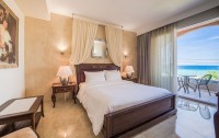   Antigoni Beach Hotel & Suites 4*  12