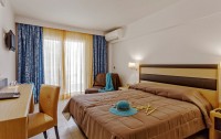 Lagomandra Hotel & Spa 4*  3