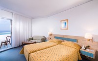   Pallini Beach 4*  32