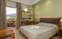   Aethria Hotel 3*  6