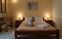   Agios Sostis Hotel APT 2*  8