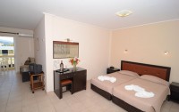   Konstantin Beach Hotel 3*  7