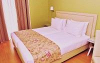   Avra Hotel 2*  7