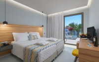   Avra Beach Resort 4*  15