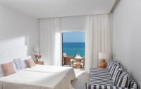   Maritimo Beach Hotel 4*  12