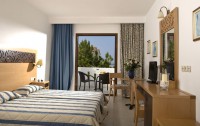 Maritimo Beach Hotel 4*  3