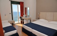 Plaza Hotel Loutraki 3*  5