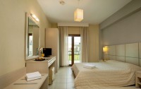   Aristotelis Hotel 2*  7