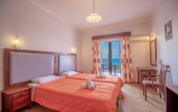   Agoulos Beach Hotel 2*  11