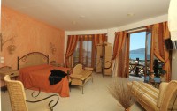 Gloria Maris Hotel Suites 3*  4