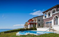   Lighthouse Apartments & Villas   3*  25