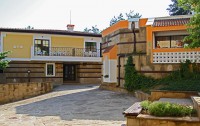   Holiday Village 4*  12