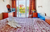   Amfora Beach Hotel 3*  8