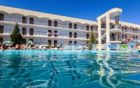   Amfora Beach Hotel 3*  6