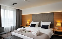 Radisson Blu Plaza 4*  5