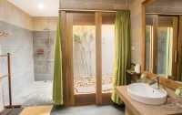   Green Bay Phu Quoc Resort & Spa 4*  9