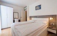   Sunny Side Apartments Petrcane 4*  16