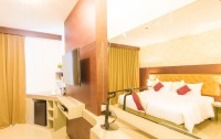   Hemingways Silk Hotel 3*  25