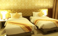   Hemingways Silk Hotel 3*  13