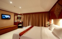   Rayaburi Hotel Patong 3*  9