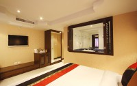   Rayaburi Hotel Patong 3*  8