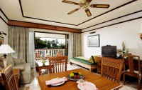   Thara Patong Beach Resort & Spa 4*  42