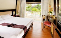   Thara Patong Beach Resort & Spa 4*  11