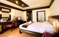   Thara Patong Beach Resort & Spa 4*  8