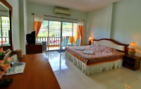   Coconut Beach Resort 3*  8