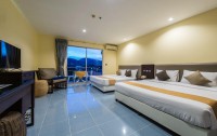   The Chalong Beach Hotel 4*  33