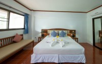   Bay Beach Resort  3*  33