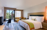   Renaissance Phuket Resort & Spa 5*  8