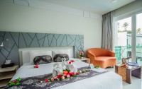   K C Beach Resort & Pool Villas 4*  7