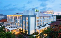   Holiday Inn Express Baruna 3*  1