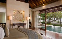   Royal Santrian Villa 5*  11