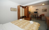   Apartments Jolly 3*  6