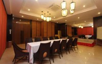   Crown Regency Beach Resort 3*  8