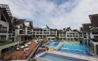   Crown Regency Resort & Convention Center 3*  35