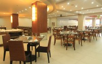   Crown Regency Resort & Convention Center 3*  17