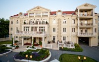   Aurum Hotel  4*  10