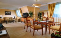   Kempinski Hotel Corvinus 5*  25